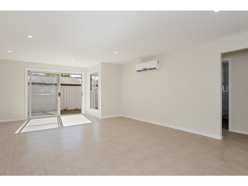 2/13 Margaret Street, Warners Bay NSW 2282