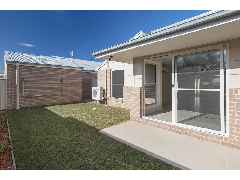 2/13 Margaret Street, Warners Bay NSW 2282