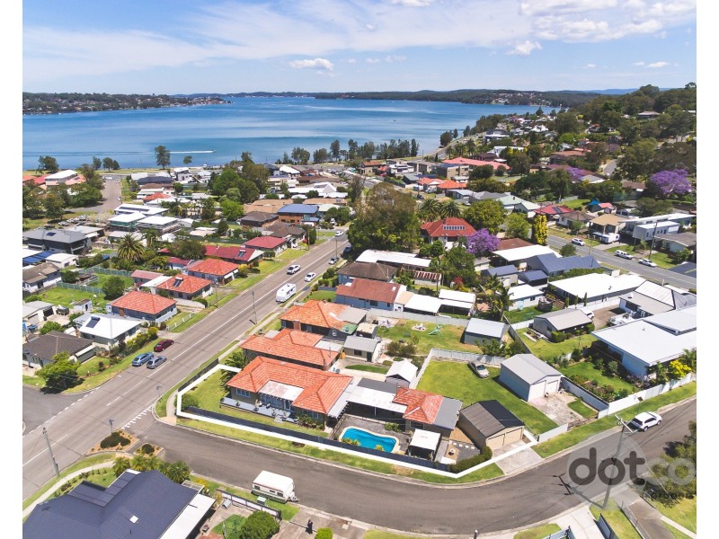 77 Medcalf Street, Warners Bay NSW 2282