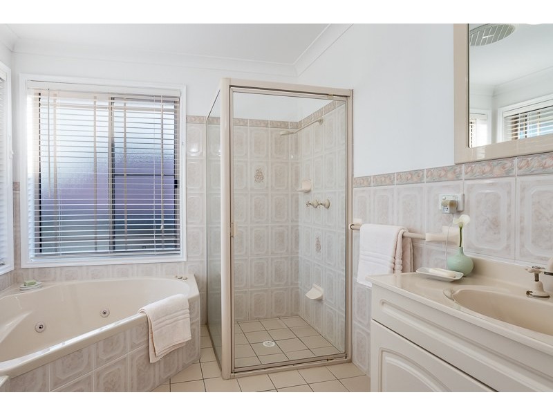 17 Boatmans Row, Eleebana NSW 2282