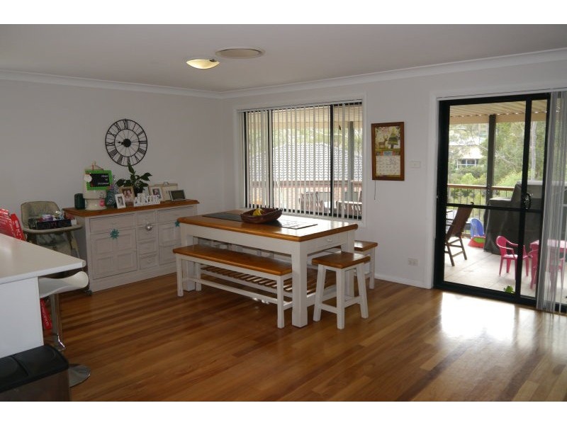 9 Bangalore Place, Cameron Park NSW 2285