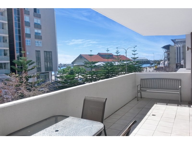 102/4 Honeysuckle Drive, Newcastle NSW 2300