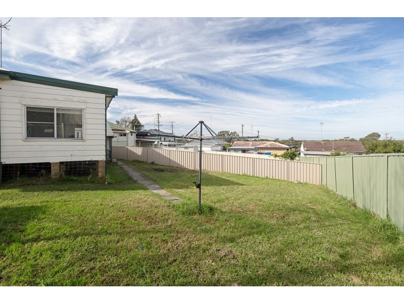 4 Warrior Street, Belmont North NSW 2280