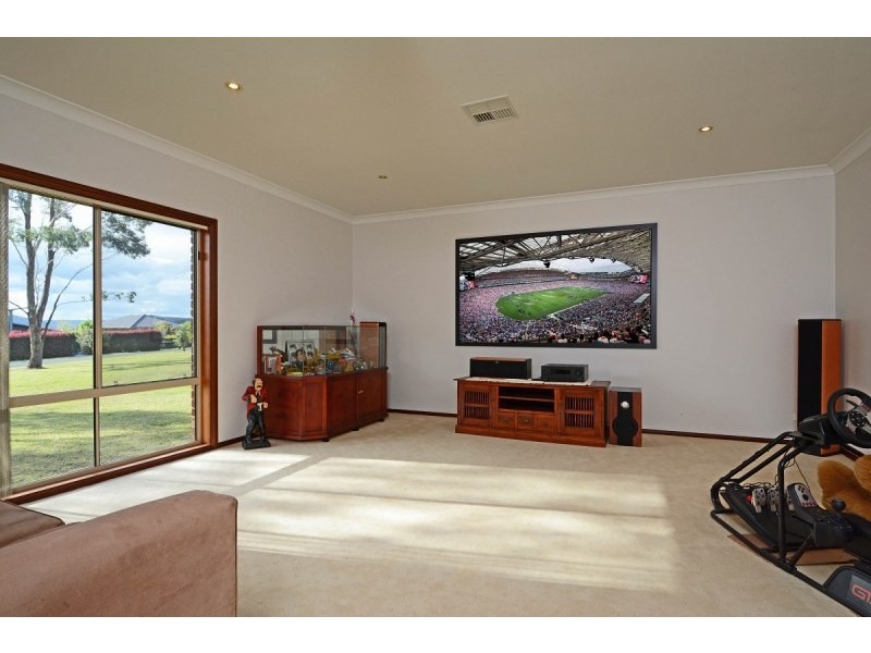 37 Tea Tree Ave, Aberglasslyn NSW 2320