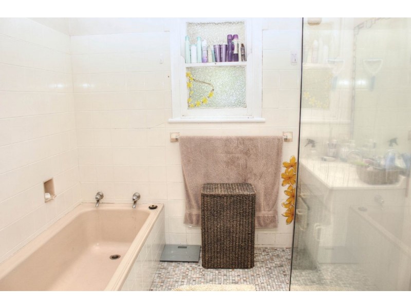 42 Maitland Road, Kurri Kurri NSW 2327