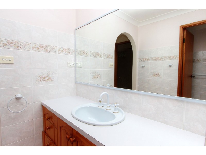 150 Freemans Drive, Morisset NSW 2264