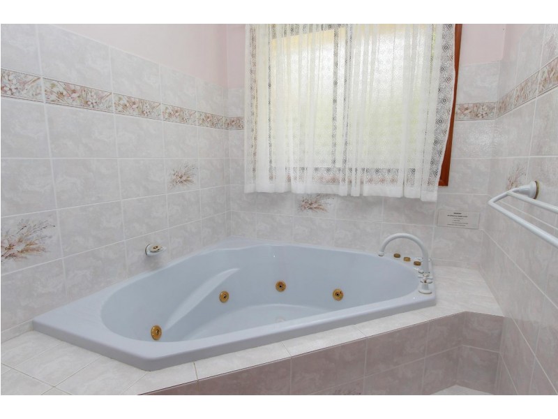 150 Freemans Drive, Morisset NSW 2264