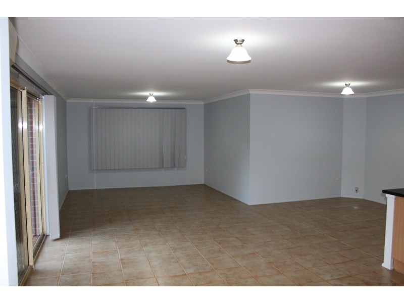 4 Cornus Circuit, Cameron Park NSW 2285