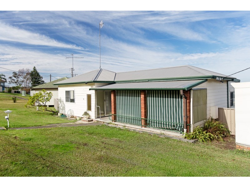 4 Warrior Street, Belmont North NSW 2280