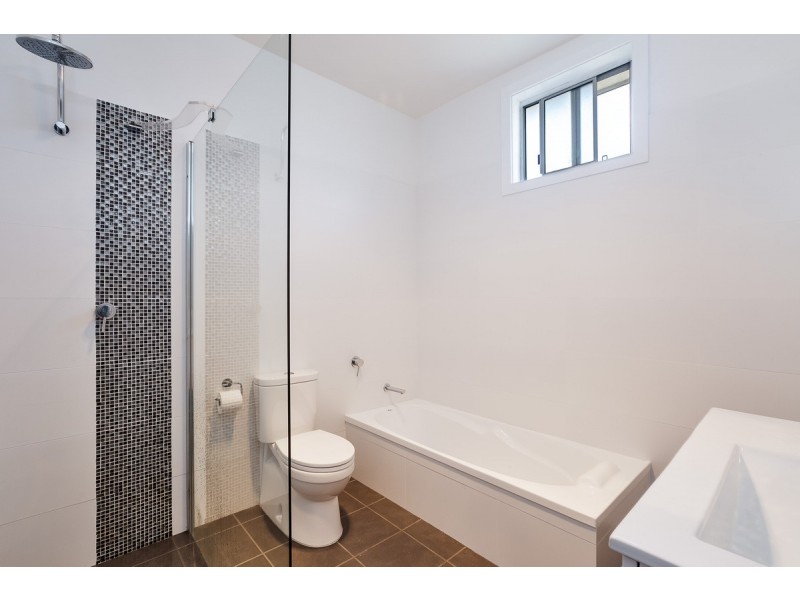 4 Warrior Street, Belmont North NSW 2280