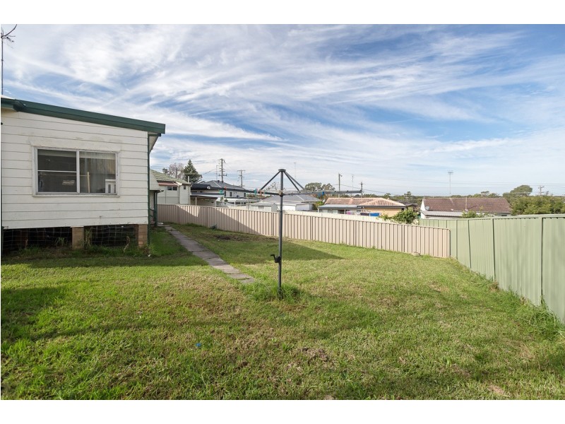 4 Warrior Street, Belmont North NSW 2280