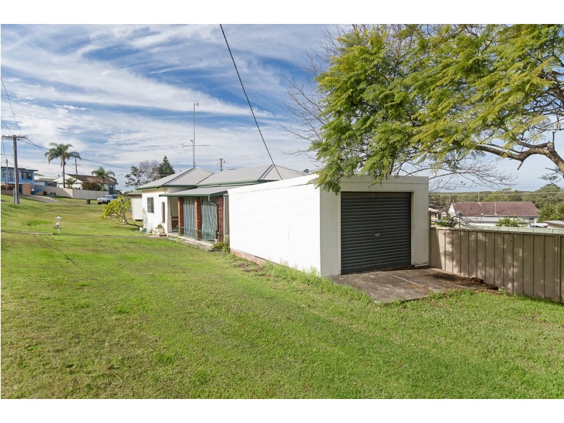 4 Warrior Street, Belmont North NSW 2280