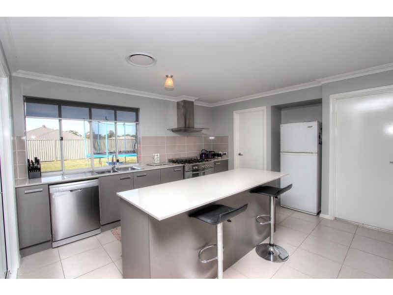 10 Wattlebird Avenue, Cooranbong NSW 2265