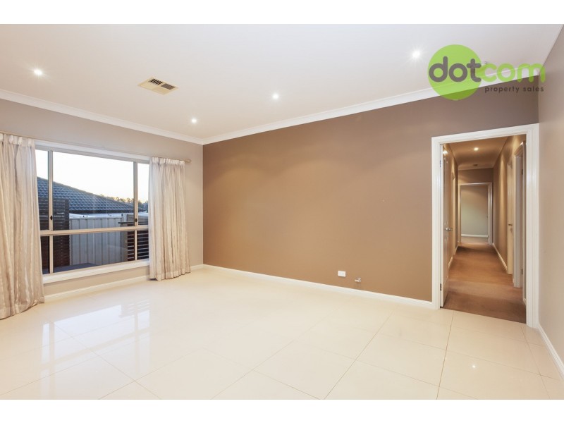 1 Fullford Cove, Aberglasslyn NSW 2320