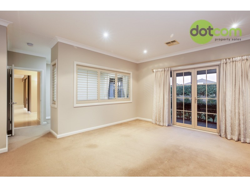 1 Fullford Cove, Aberglasslyn NSW 2320