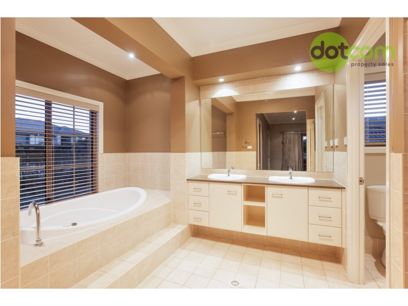 1 Fullford Cove, Aberglasslyn NSW 2320