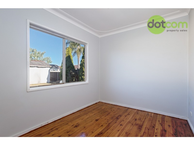 35 Conmurra Circle, Shortland NSW 2307