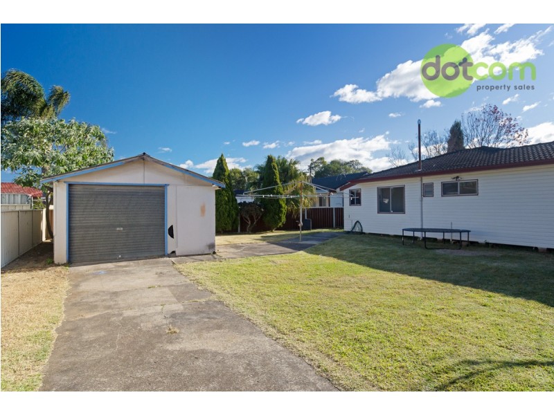 35 Conmurra Circle, Shortland NSW 2307
