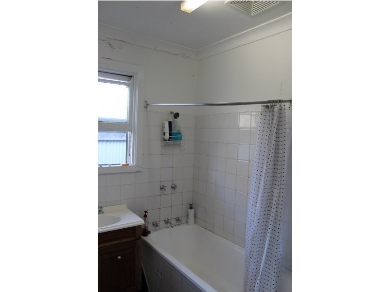 Room 2/125 Station Street, Waratah NSW 2298