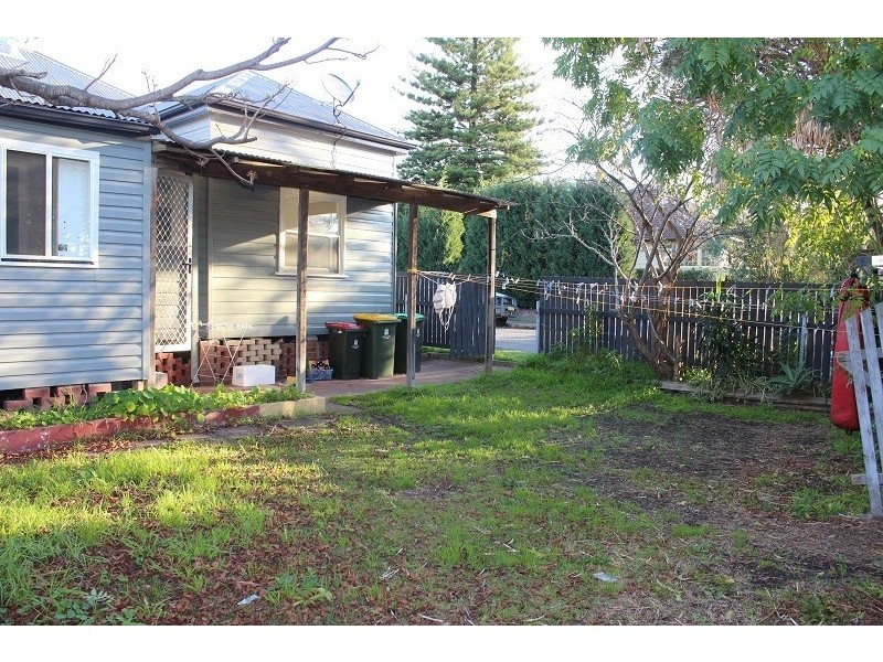 Room 2/125 Station Street, Waratah NSW 2298