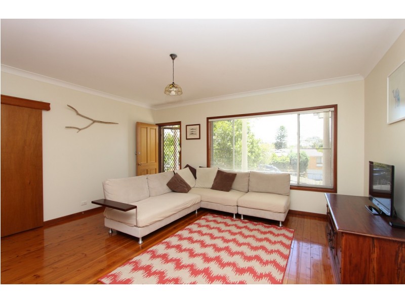 4  Harrison Street, Warners Bay NSW 2282