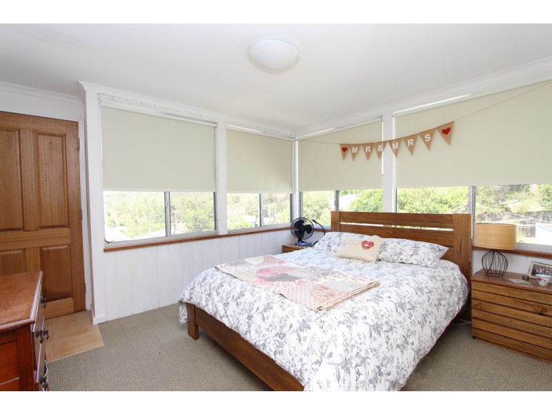 4  Harrison Street, Warners Bay NSW 2282