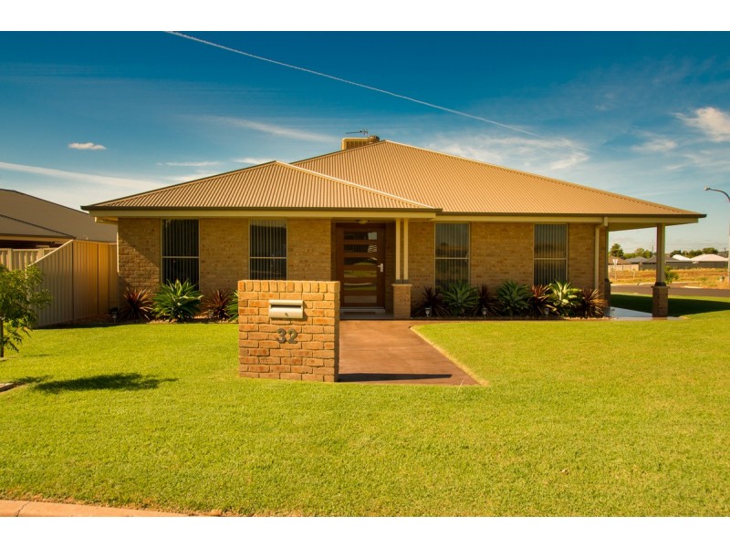 32 Salter Drive, Dubbo NSW 2830