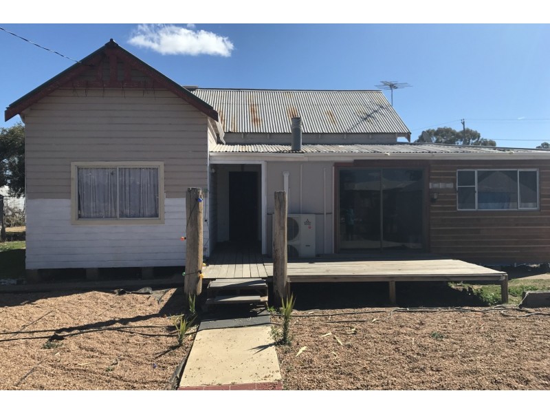 17 Yalcogran Street, Mendooran NSW 2842