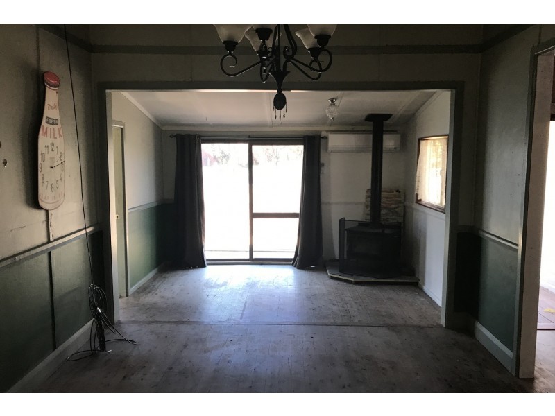 17 Yalcogran Street, Mendooran NSW 2842