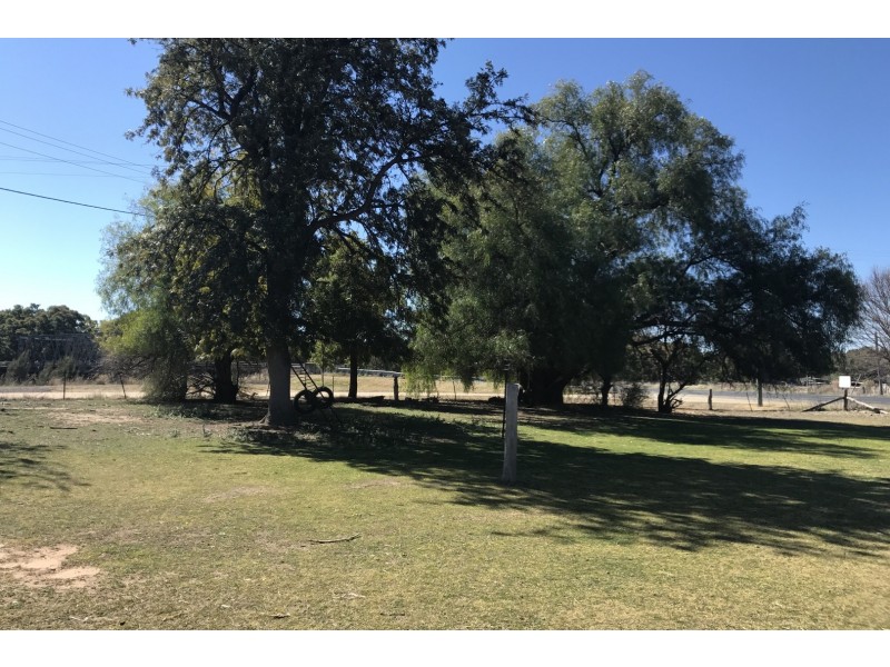 17 Yalcogran Street, Mendooran NSW 2842