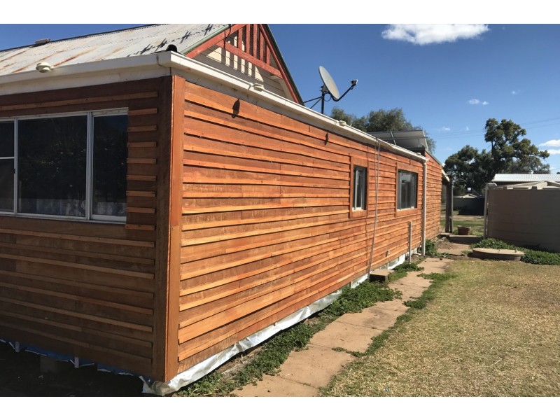 17 Yalcogran Street, Mendooran NSW 2842