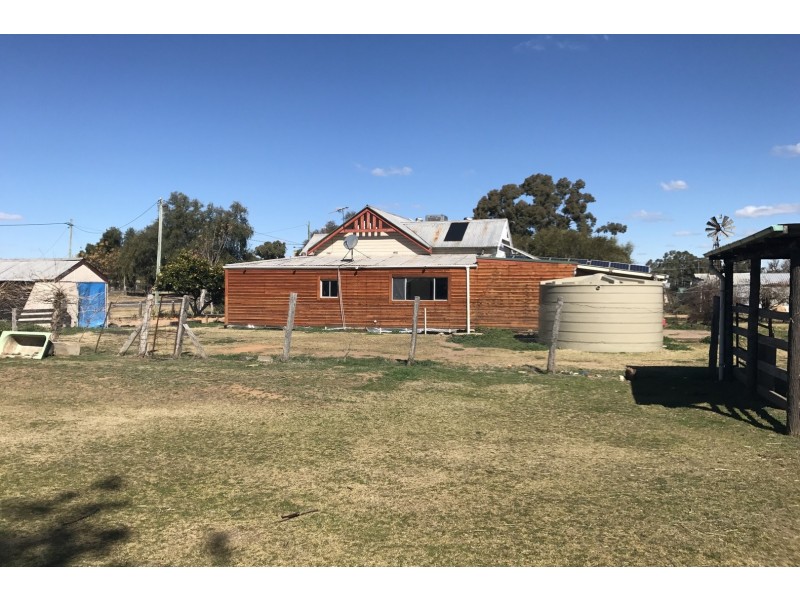 17 Yalcogran Street, Mendooran NSW 2842