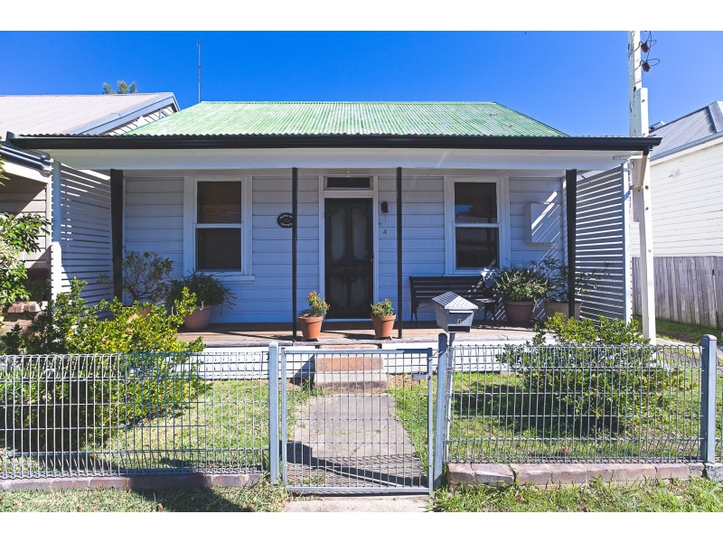 4 Dulling Street, Waratah NSW 2298