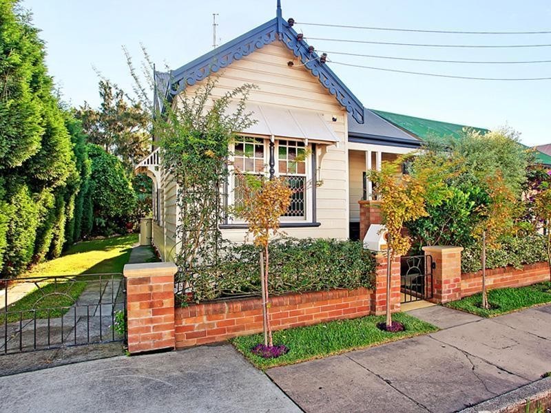 2 Dulling Street, Waratah NSW 2298