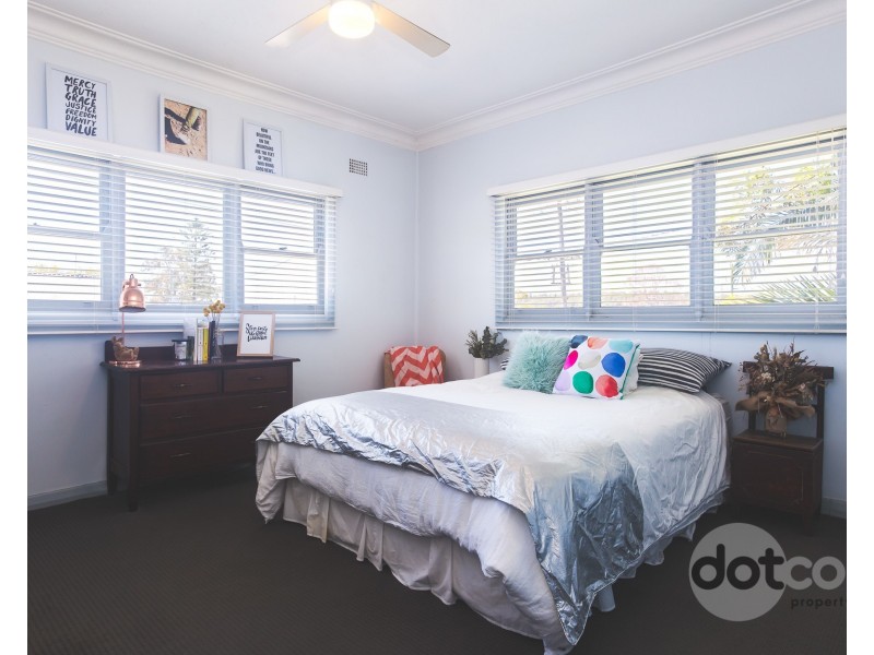 77 Medcalf Street, Warners Bay NSW 2282