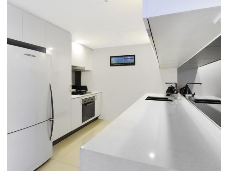 5 Harbour Side Court, Biggera Waters QLD 4216