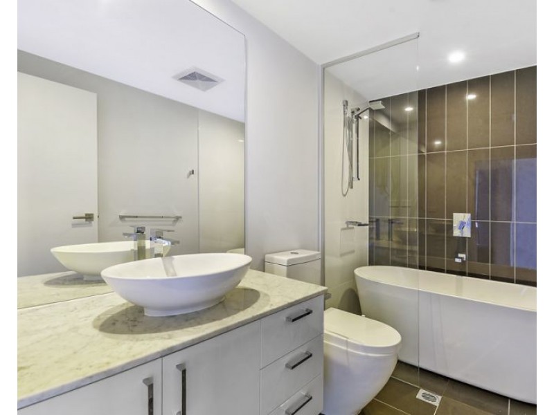 5 Harbour Side Court, Biggera Waters QLD 4216