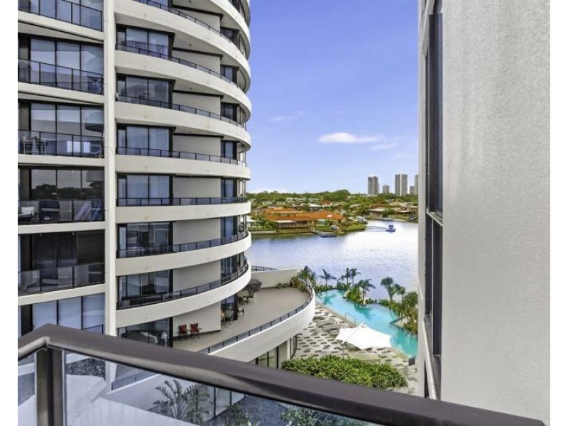 5 Harbour Side Court, Biggera Waters QLD 4216