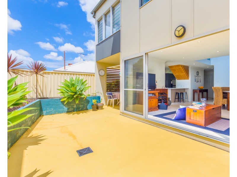 2/37-39 Kerr Street, Mayfield NSW 2304