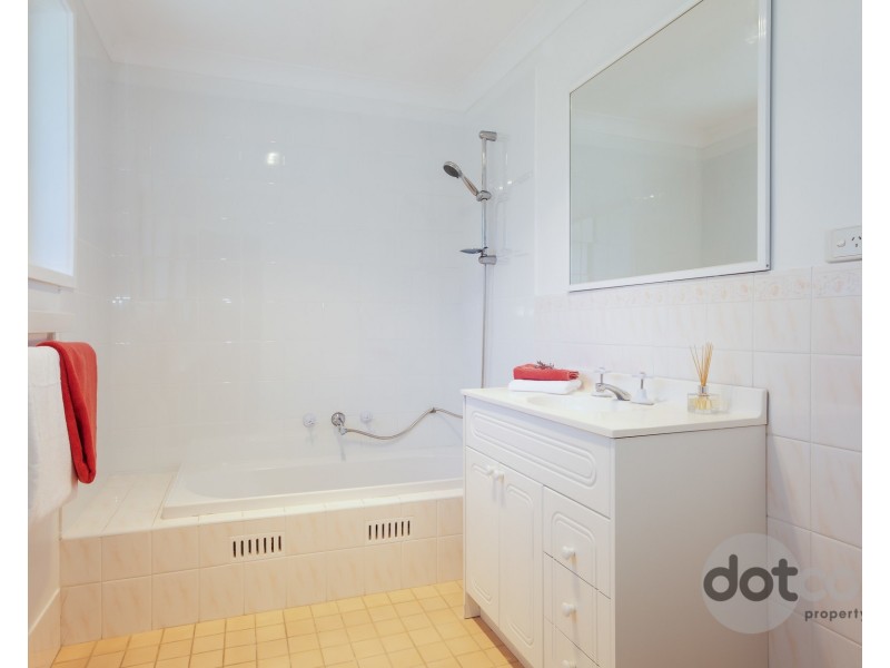 19 Bolton Close, Bolton Point NSW 2283