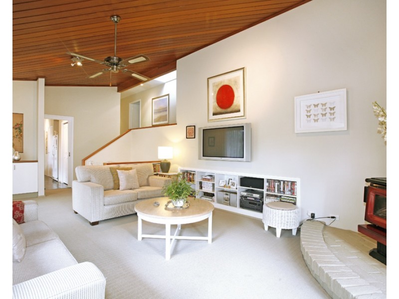 11 Francis Road, North Avoca NSW 2260