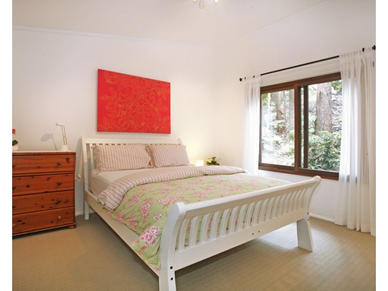 11 Francis Road, North Avoca NSW 2260