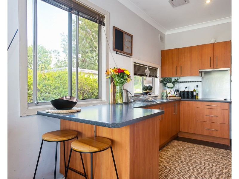 6 Kirkdale Drive, Kotara South NSW 2289