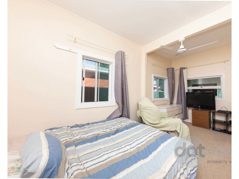 212 The Lakes Way, Tuncurry NSW 2428