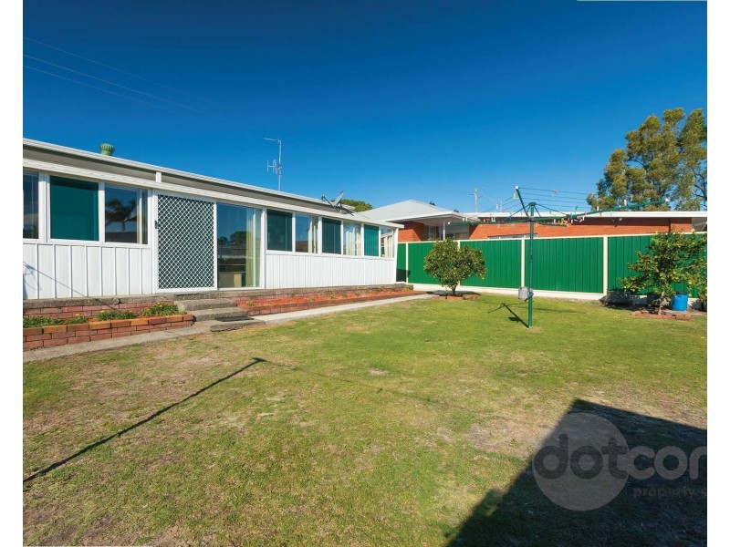 212 The Lakes Way, Tuncurry NSW 2428