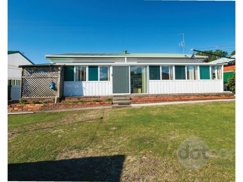 212 The Lakes Way, Tuncurry NSW 2428
