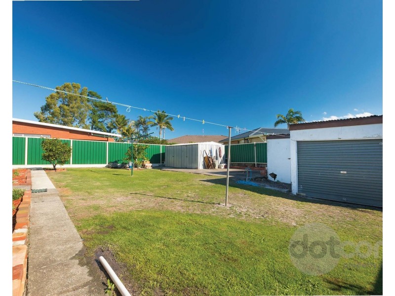 212 The Lakes Way, Tuncurry NSW 2428