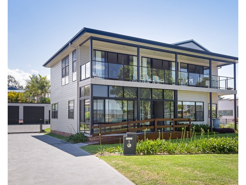 5 George Street, Marmong Point NSW 2284