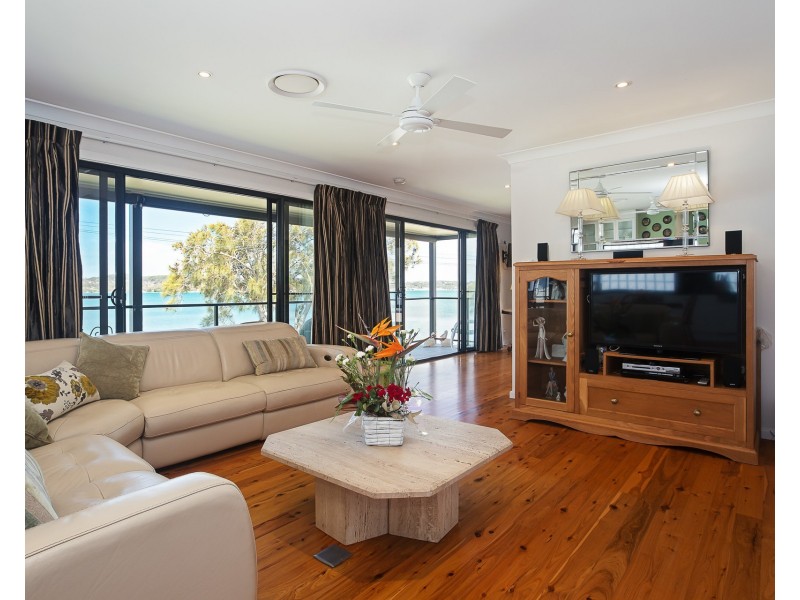 5 George Street, Marmong Point NSW 2284