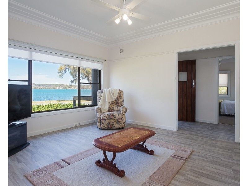 5 George Street, Marmong Point NSW 2284